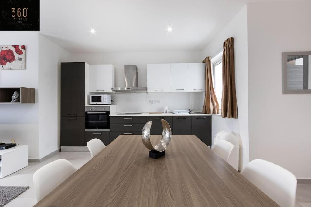 Spacious, Beautiful Central Penthouse With Bbq By 360 Estates Pietà Extérieur photo